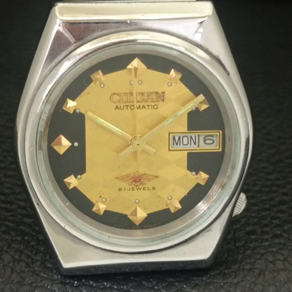 Vintage 1975 Citizen Automatic Mens Silver Watch W/daydate & Gold accents
